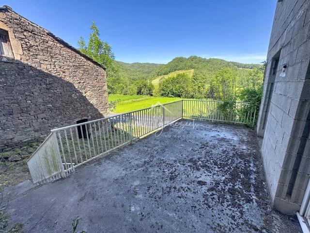 Maison isolée avec 1 hectare de terrain boisé 139m² Saint Izaire