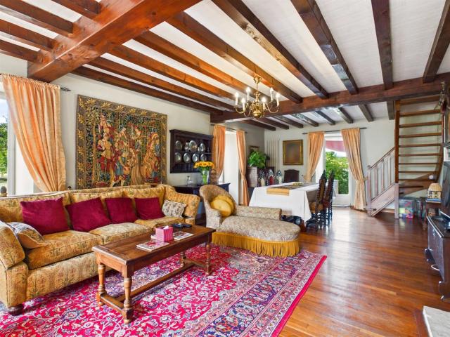 Maison isolée avec deux gites offrant des possibilités de re. 281m² Ribérac