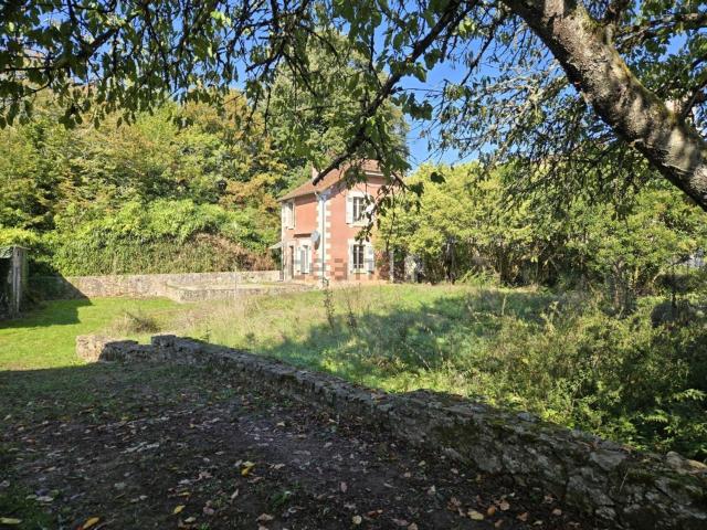 Maison, Issac