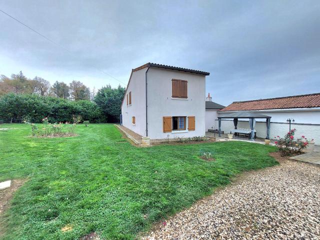 Maison Iteuil 5 pièce s 155 m2