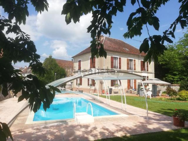 Maison, Jouy le Châtel