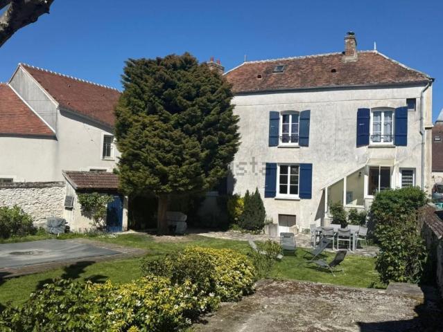 Maison, Jouy le Châtel