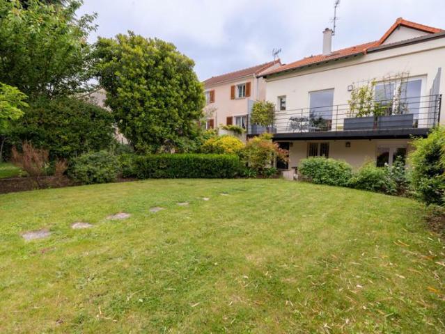 Maison joliment rénovée de 156 m² sur un terrain de 344 m²