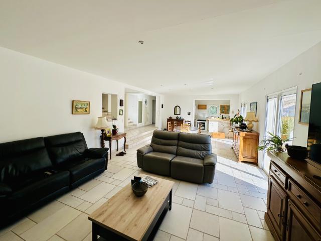 MAISON JANAS 170M2 et T2 avec Piscine