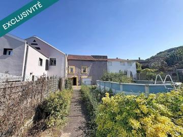 Maison jumelée avec 5 chambres, un jardin et de beaux volumes à découvrir