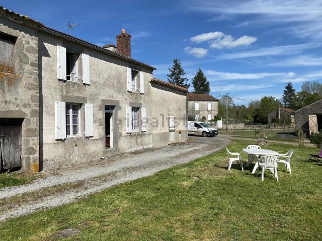 Maison, Oradour Saint Genest
