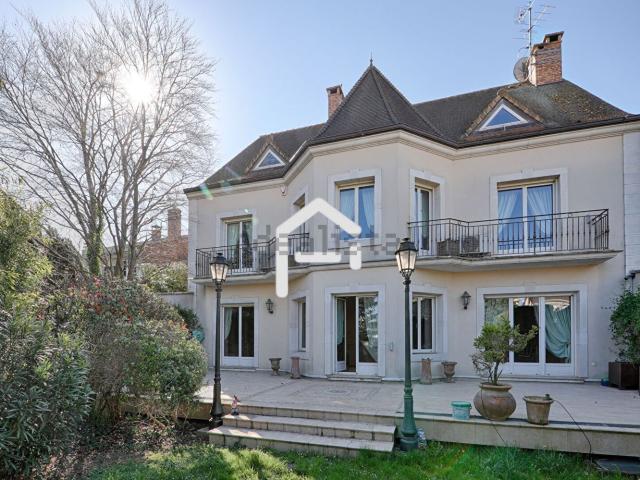Maison, Orly