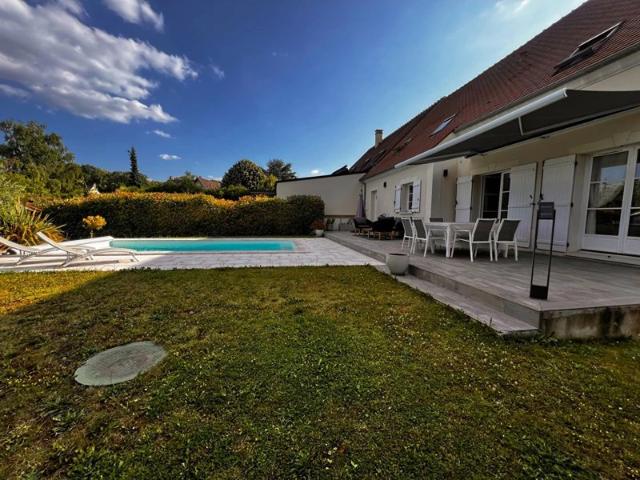 Maison Orry La Ville 5 pièces 162 m² avec Piscine chauffée et son cave totale plus de 100 m²