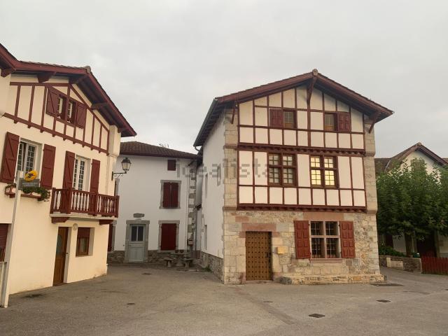 Maison, Ossès