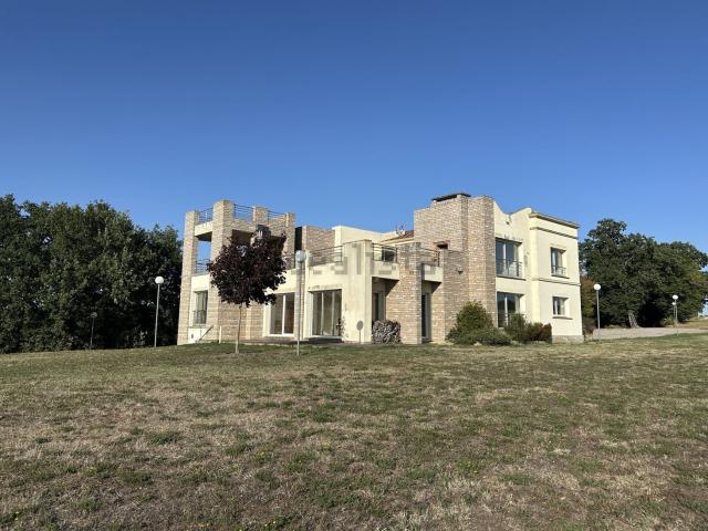 Maison, L&apos Isle en Dodon