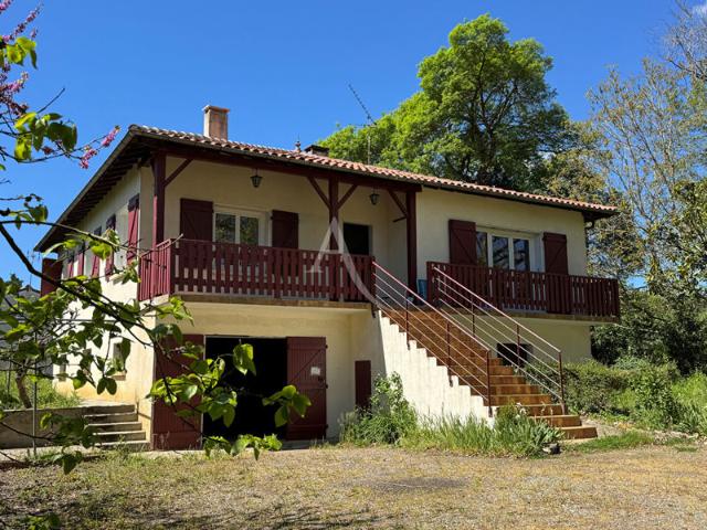 Maison L Isle Jourdain sur presque 3590 m² de terrain