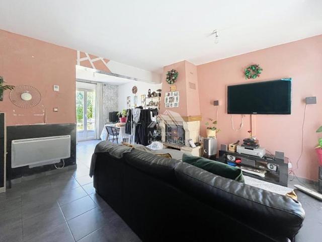 Maison louée À Vendre 3 chambres