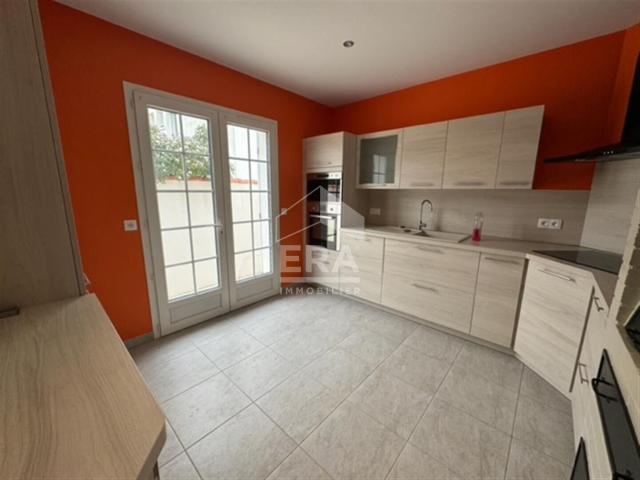 Maison louer de plain pied, 4 pièces 127 m² Royan
