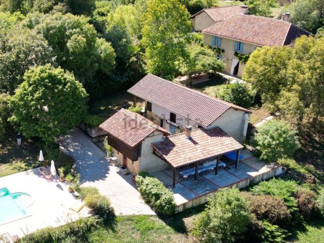 Maison, Loussous Débat
