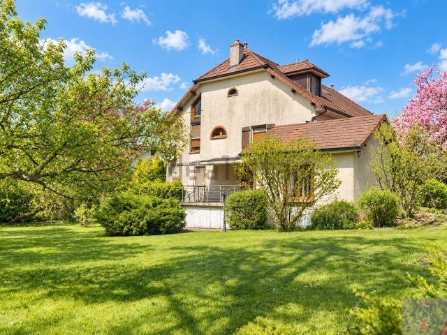 Maison, Louvatange