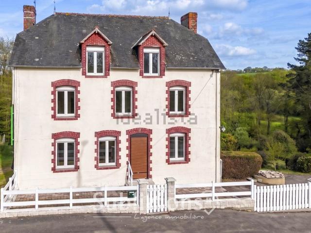 Maison, Loyat