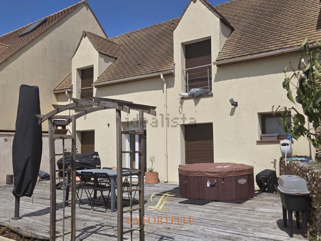 Maison, Longnes