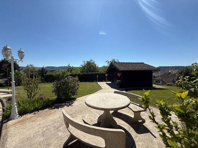 Maison Lons Le Saunier 6 pièce s 200 m2