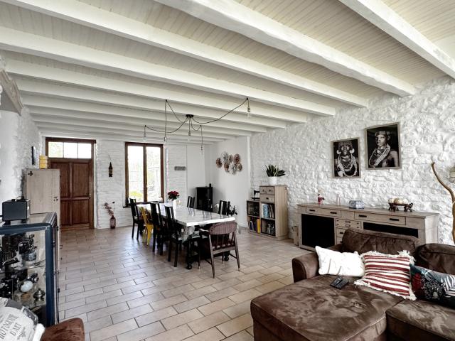 Maison Lorraine spacieuse / Poss activité professionnelle, volumes généreux, + un appartement indépendant 90m2