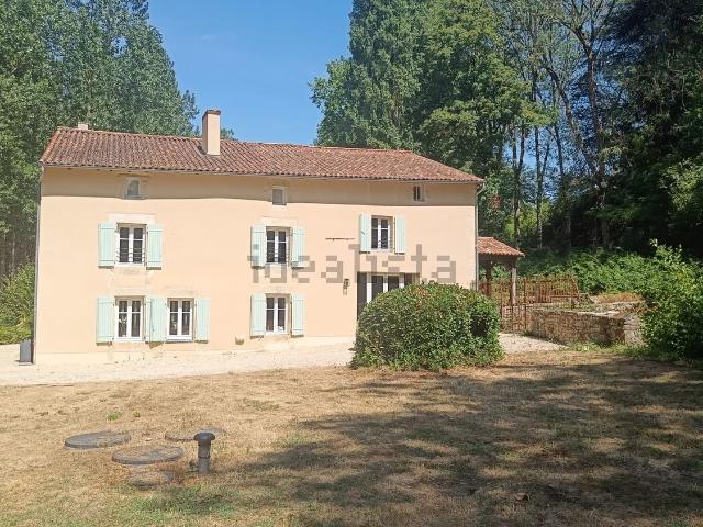 Maison, Latillé