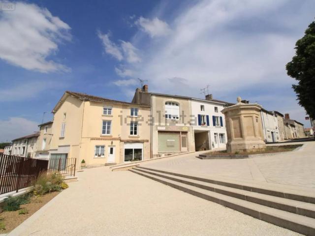 Maison, Latillé
