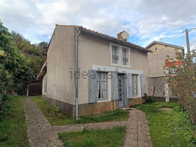 Maison, Latillé