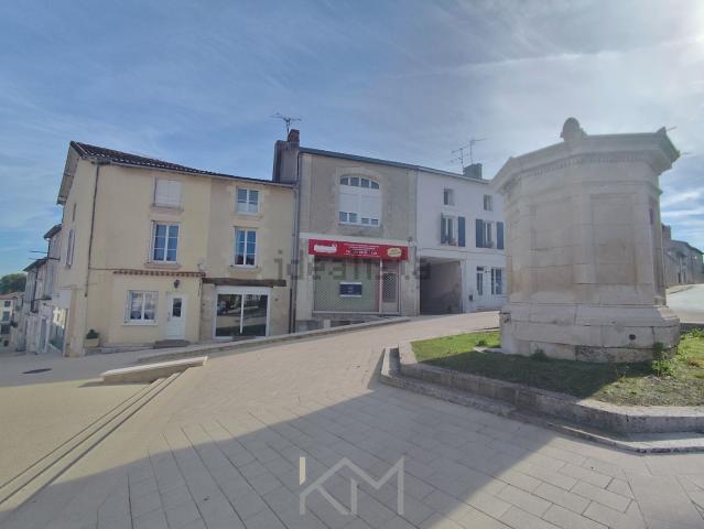 Maison, Latillé