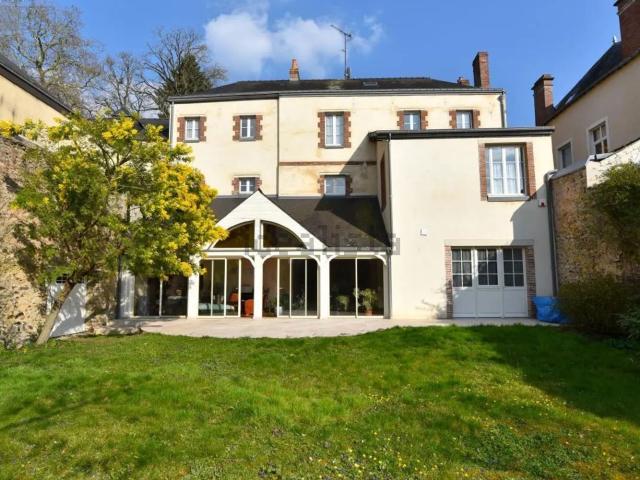 Maison, Laval