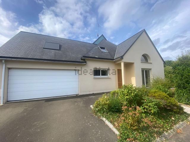 Maison, Laval
