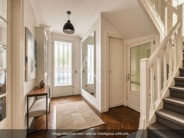 Maison Lavarenne 7 pièces 195 m² habitable / 245m² utile