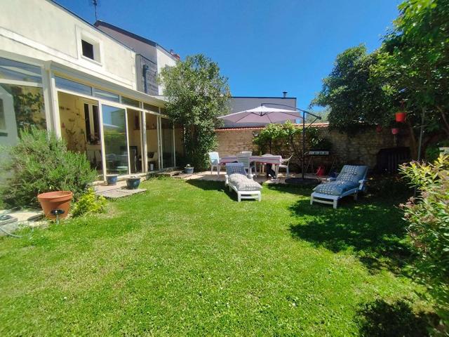 Maison La Rochelle quartier La Trompette 152m2, 4 chambres, 2 SDE, cave et jardin SUD