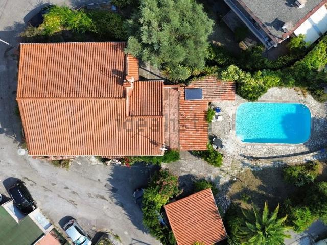 Maison, La Trinité