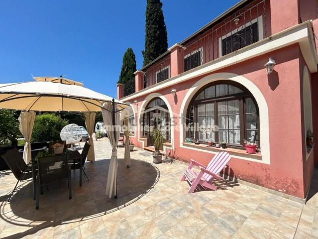 Maison, La Trinité