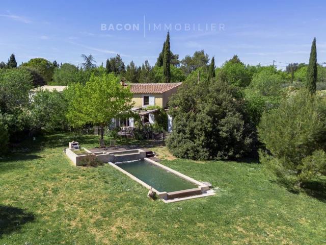 Maison, Lacoste