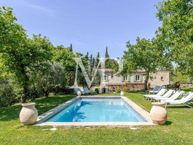 Maison, Lacoste