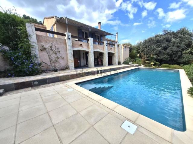Maison, Lamanon