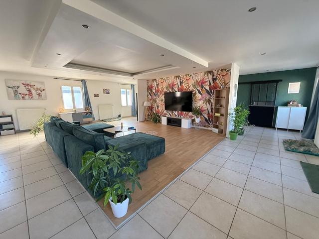 Maison LANVALLAY 8 pièce s 420m2