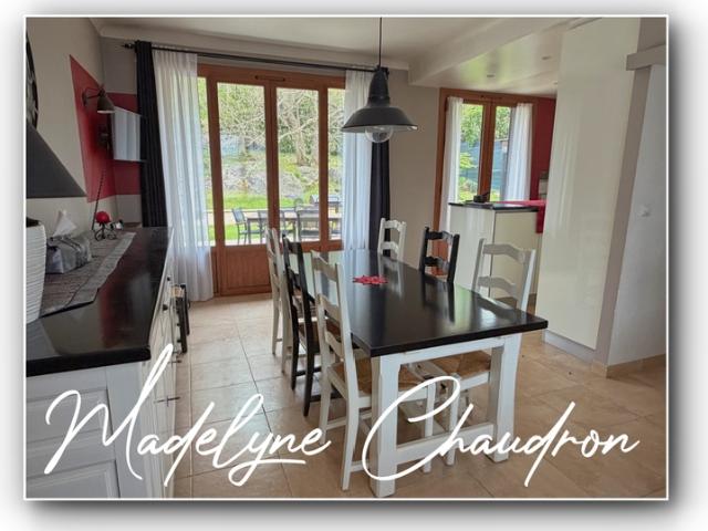 Maison Lardy Bourg – 3 chambres, sans travaux, terrasse sans vis à vis, garage et stationnements. 91