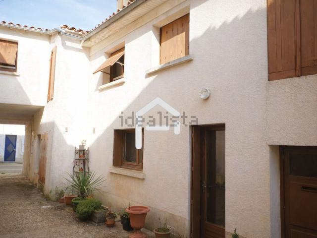 Maison, Lezay