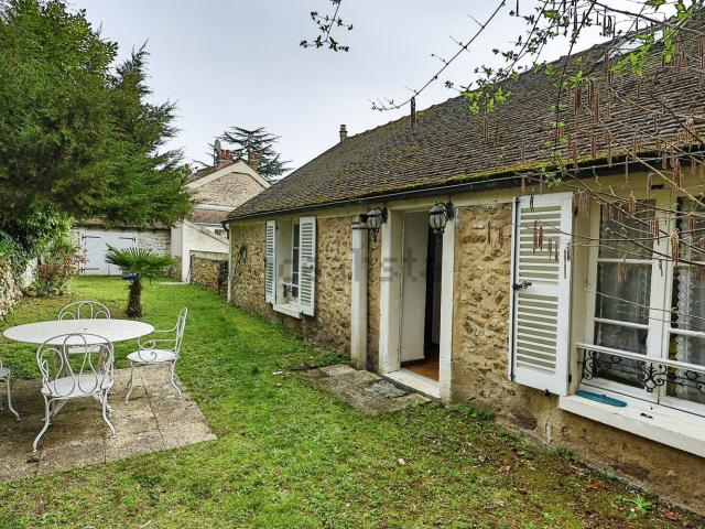 Maison, Le Coudray Montceaux