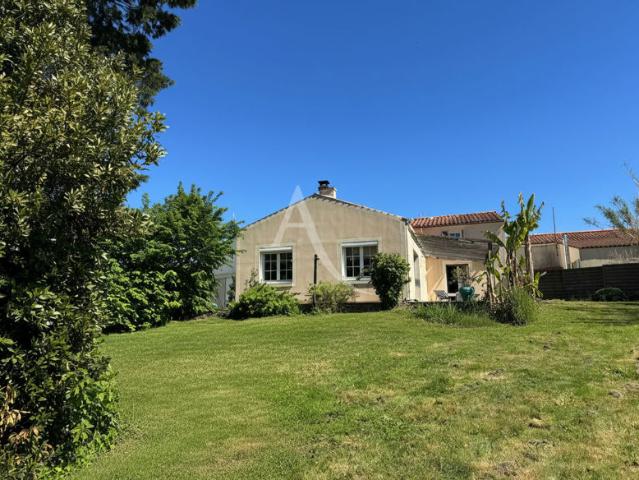Maison LE GUE DE VELLUIRE 6 pièce s 201 m2