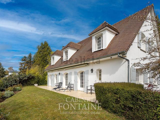 Maison, Le Mont Saint Adrien