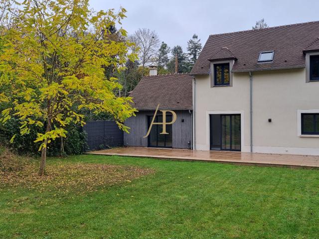 Maison Le Mesnil Le Roi 165 m2