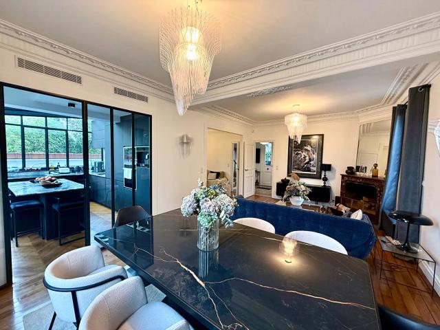 Maison Le Raincy 8 pièce s 220 m2