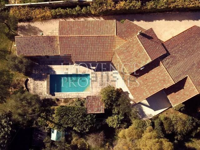 Maison, Le Val