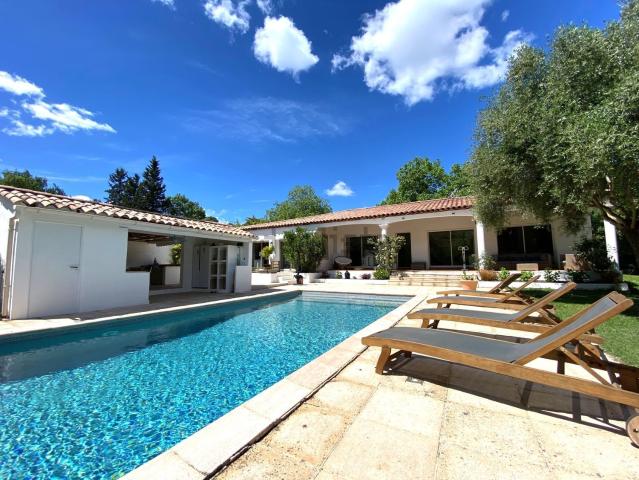 Maison, Le Val