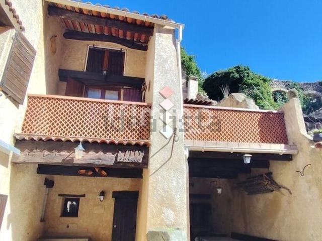 Maison, Les Mées
