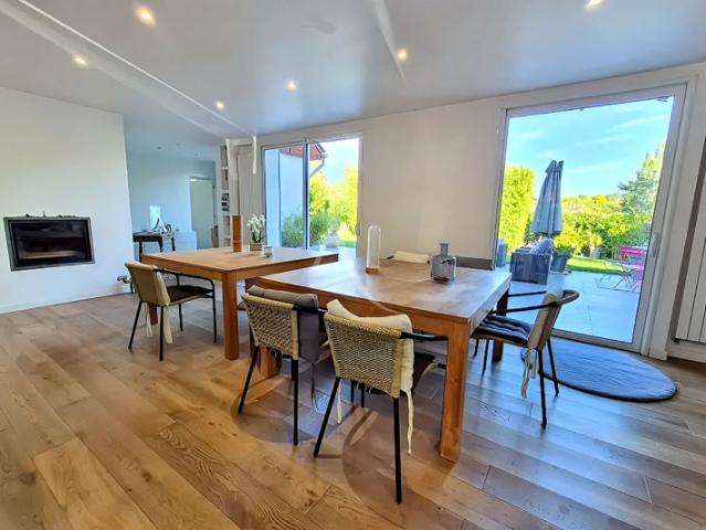 Maison Lesigny 10 pièce s 214 m2