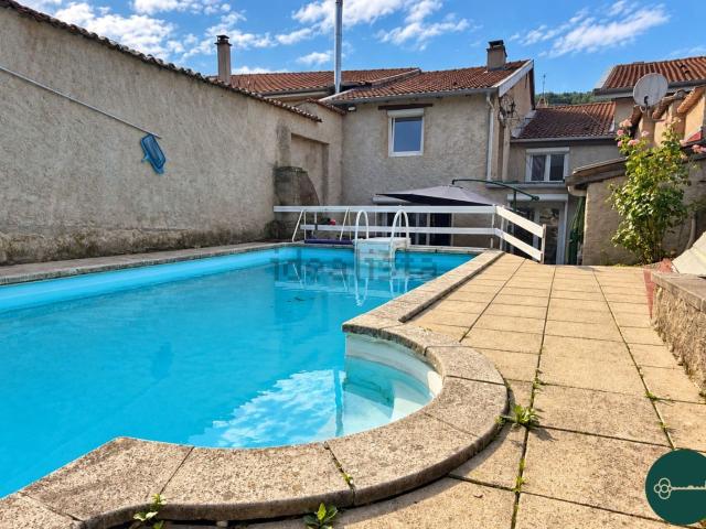 Maison, Lucey