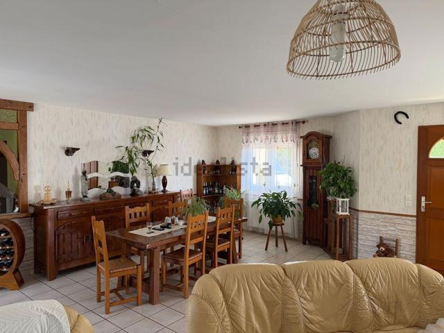 Maison, Lugos